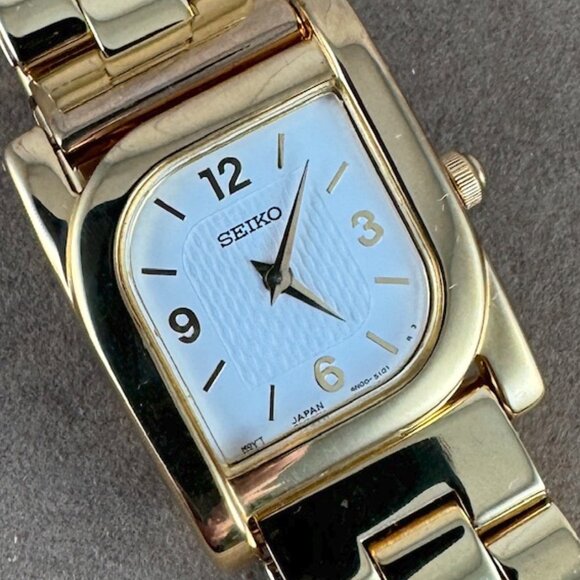 Vintage Seiko Watch with a Curved Parallelogram Shaped Asymmetrical Face - Picture 2 of 9